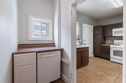 Entry Way - 210 E Argyle, Jackson, MI 49202 photo 3 of 7