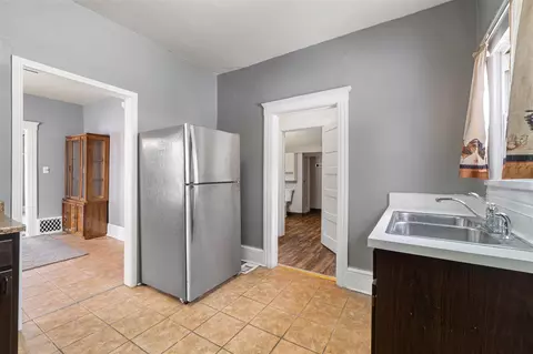 Entry Way - 210 E Argyle, Jackson, MI 49202 photo 2 of 7