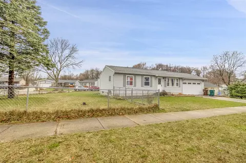 5724 Ellendale, Lansing, MI 48911