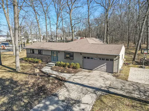 3102 Woodhams, Portage, MI 49002