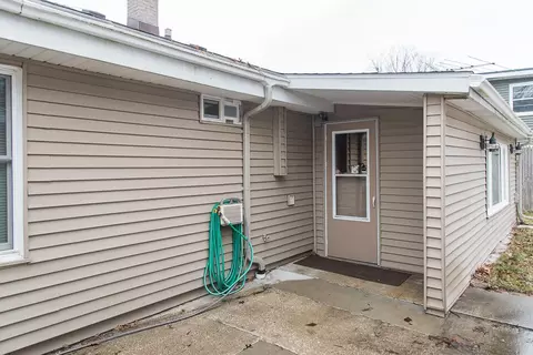 Exterior - 1054 Bronson, Plainwell, MI 49080 photo 4 of 5