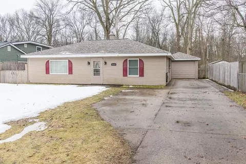 1054 Bronson, Plainwell, MI 49080
