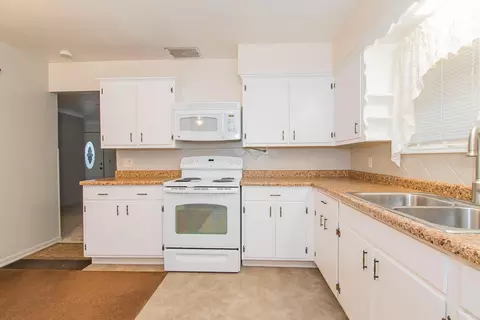 Kitchen - 1054 Bronson, Plainwell, MI 49080 photo 2 of 3