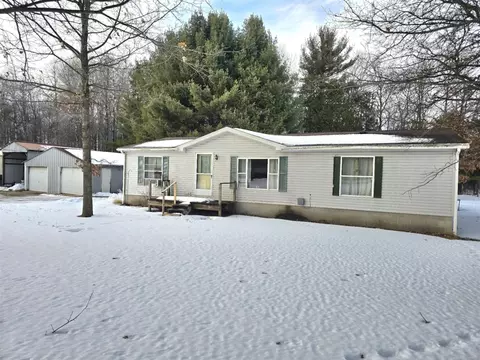17776 3 Mile, Hersey, MI 49639