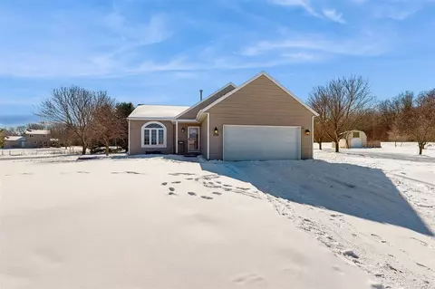124 Lonetree Dr NW, Sparta, MI 49345