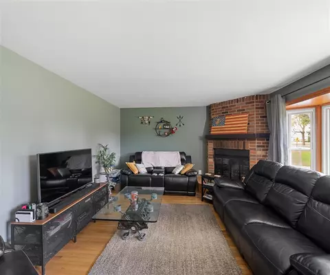 Living - 1700 Sheick, Monroe, MI 48162 photo 2 of 3
