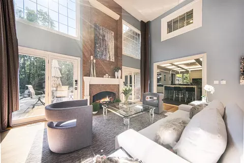 Living - 2016 Valleyview, Ann Arbor, MI 48105 photo 4 of 9