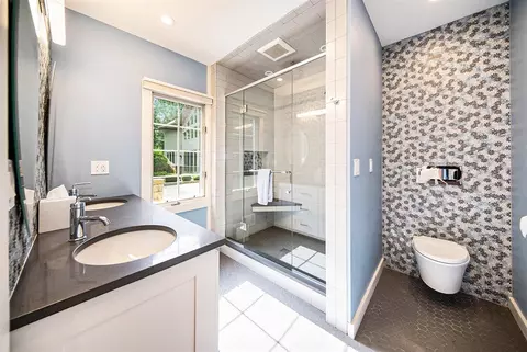Bath - 2016 Valleyview, Ann Arbor, MI 48105 photo 2 of 14