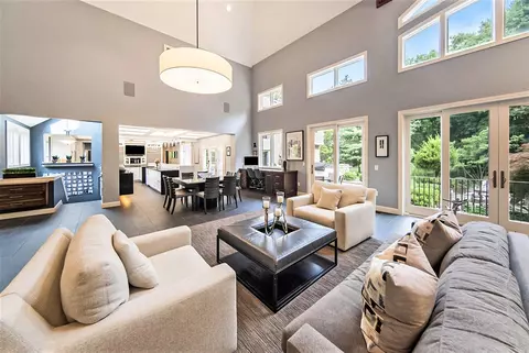 Living - 2016 Valleyview, Ann Arbor, MI 48105 photo 5 of 9