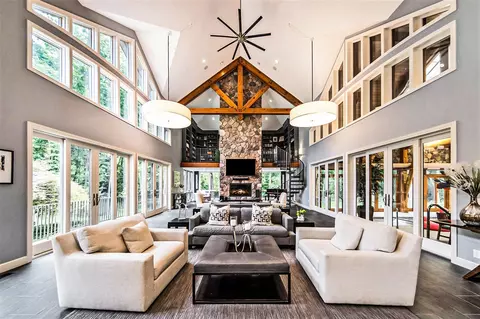 Living - 2016 Valleyview, Ann Arbor, MI 48105 photo 6 of 9