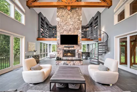 Living - 2016 Valleyview, Ann Arbor, MI 48105 photo 9 of 9