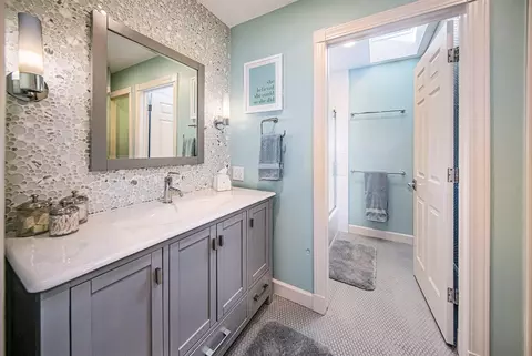 Bath - 2016 Valleyview, Ann Arbor, MI 48105 photo 12 of 14
