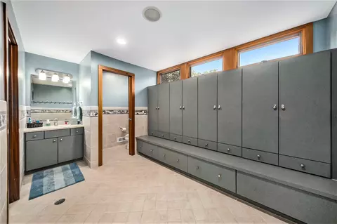 Bath - 2016 Valleyview, Ann Arbor, MI 48105 photo 4 of 14