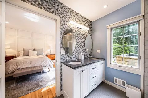Bath - 2016 Valleyview, Ann Arbor, MI 48105 photo 3 of 14