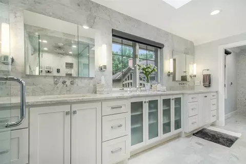 Bath - 2016 Valleyview, Ann Arbor, MI 48105 photo 8 of 14