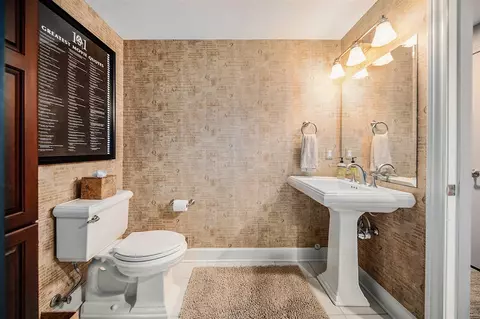 Bath - 2016 Valleyview, Ann Arbor, MI 48105 photo 14 of 14