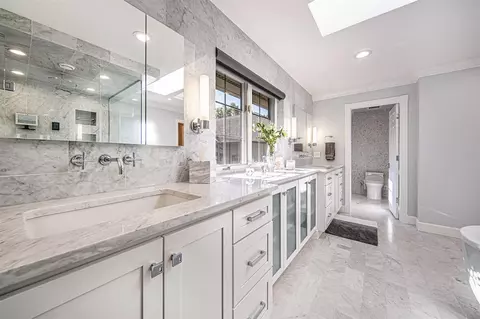 Bath - 2016 Valleyview, Ann Arbor, MI 48105 photo 11 of 14