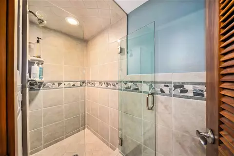 Bath - 2016 Valleyview, Ann Arbor, MI 48105 photo 5 of 14
