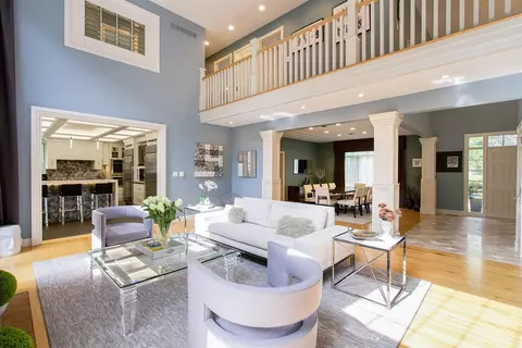 Living - 2016 Valleyview, Ann Arbor, MI 48105 photo 2 of 9