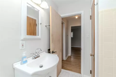 Bath - 809 Loyola, Ann Arbor, MI 48103 photo 1 of 4