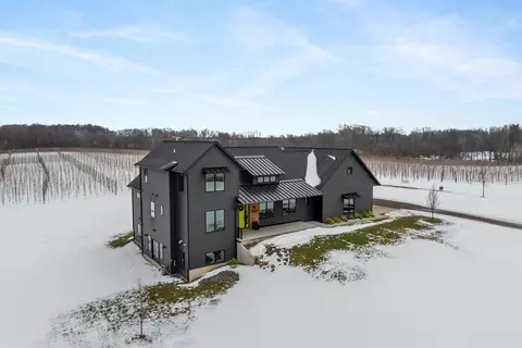 9680 Peach Rdg, Sparta, MI 49345