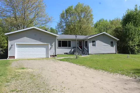 46178 78th, Decatur, MI 49045