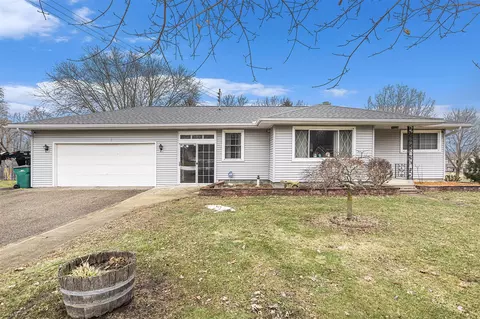 266 Richfield, Springfield, MI 49037