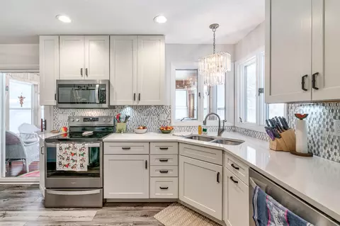Kitchen - 9399 E De, Richland, MI 49083 photo 3 of 3