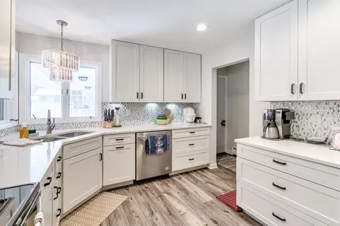 Kitchen - 9399 E De, Richland, MI 49083 photo 2 of 3