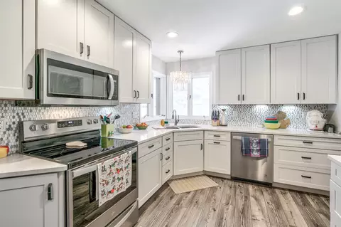 Kitchen - 9399 E De, Richland, MI 49083 photo 1 of 3