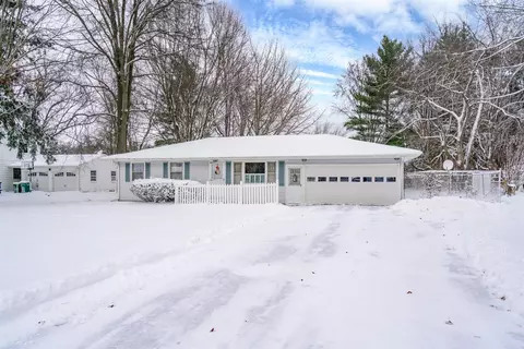 9399 E De, Richland, MI 49083