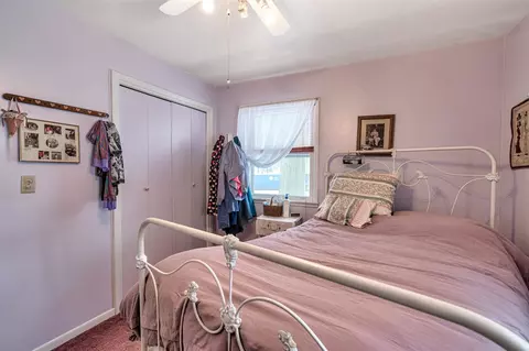 Bedroom - 9399 E De, Richland, MI 49083 photo 2 of 4
