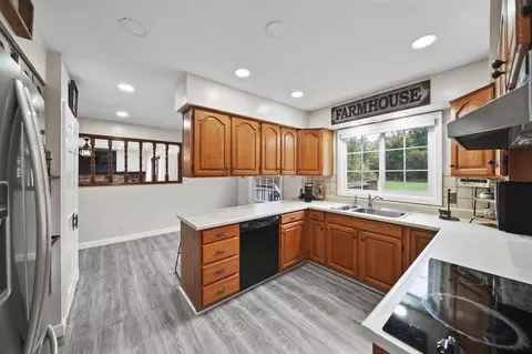 Kitchen - 1944 Dinius, Tecumseh, MI 49286 photo 2 of 4