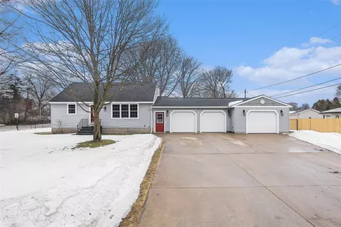 4608 S Quarterline, Fruitport, MI 49415