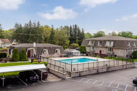 3614 Lake Shr #J-10, Saint Joseph, MI 49085
