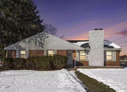 6008 Chelsea Ln, Portage, MI 49002