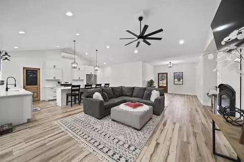 Entry Way - 7450 Sears, Horton, MI 49246 photo 4 of 10