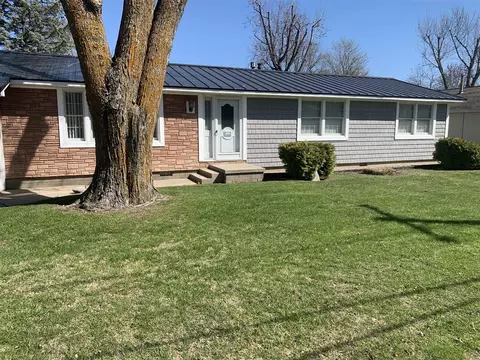 7004 Walnut Hl, Manitou Beach, MI 49253