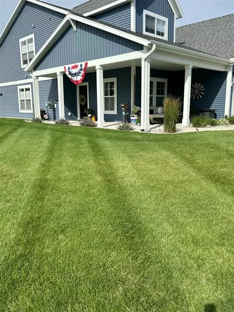 302 Terrace Pt, Muskegon, MI 49440