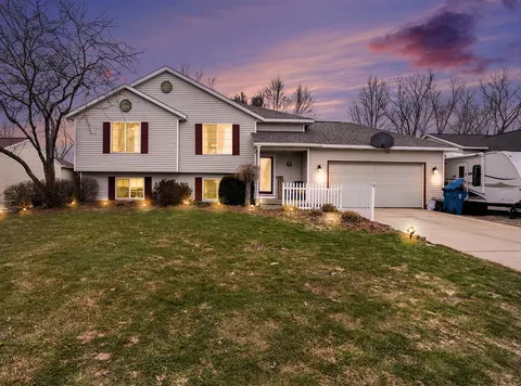 11325 Barkton, Holland, MI 49424