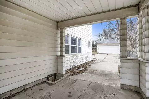 Exterior - 792 Oakridge, Jackson, MI 49203 photo 4 of 5