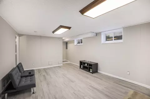 Living - 792 Oakridge, Jackson, MI 49203 photo 3 of 3