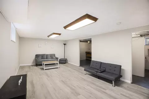Living - 792 Oakridge, Jackson, MI 49203 photo 2 of 3