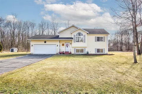 7949 Village Green Ln, Parma, MI 49269