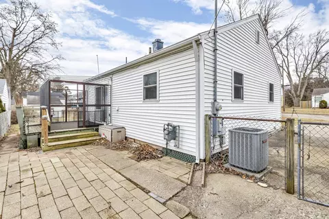 Exterior - 945 Allen, Jackson, MI 49202 photo 3 of 5