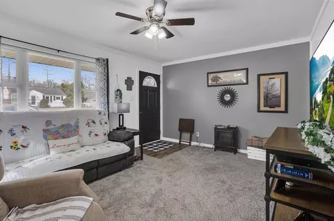 Entry Way - 945 Allen, Jackson, MI 49202 photo 1 of 1