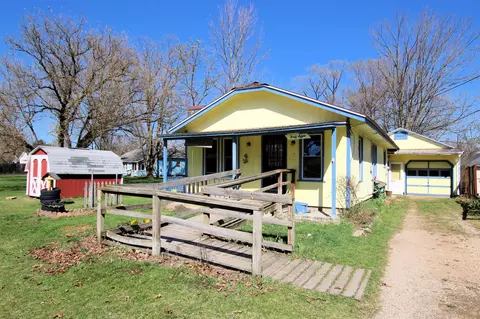 48 N North, White Cloud, MI 49349