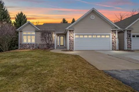 104 Stony Rdg, Hillsdale, MI 49242