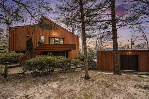 49106 Knob Hl, New Buffalo, MI 49117