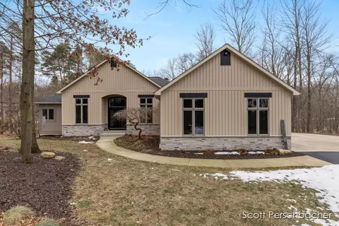 3176 Pickford, Ada, MI 49301